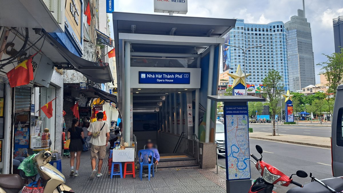 ホーチミンの地下鉄乗り口(Opera House)