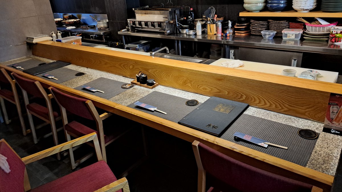 落ち着きのある和づくり雰囲気の店内