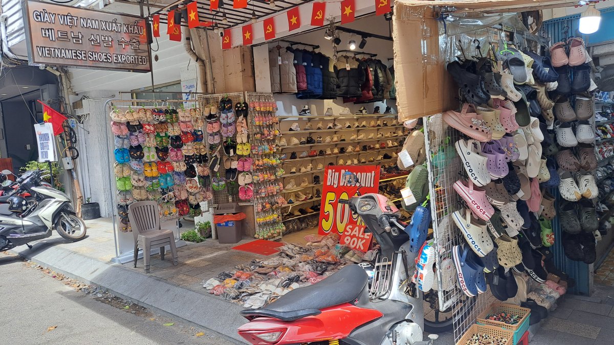 靴屋通りのショップ