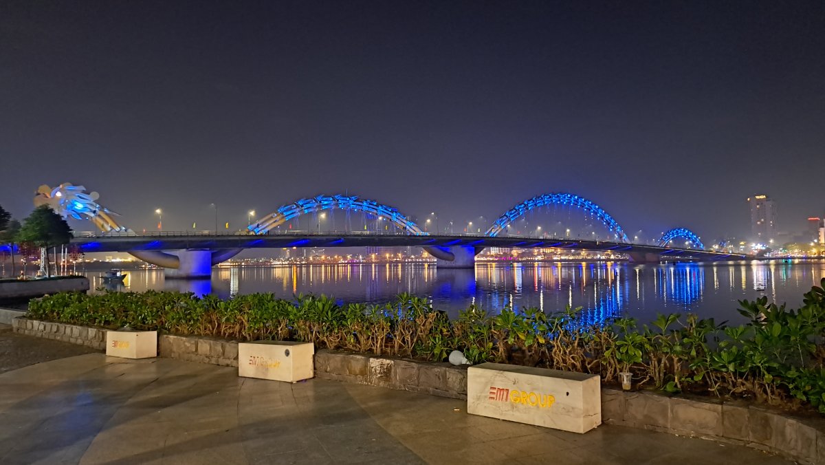 ドラゴンブリッジの夜景