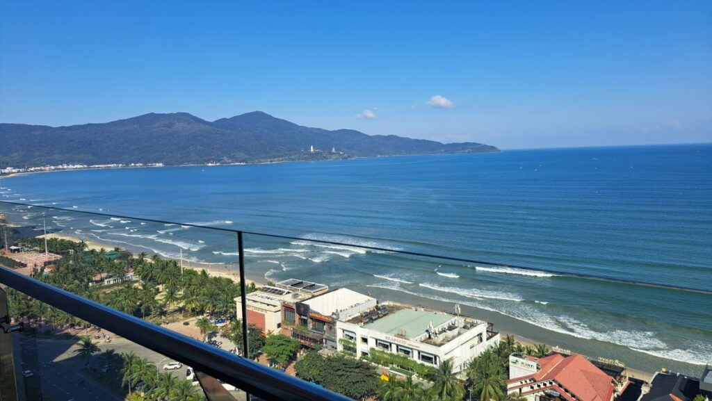 ホテルの部屋から見るミーケビーチ