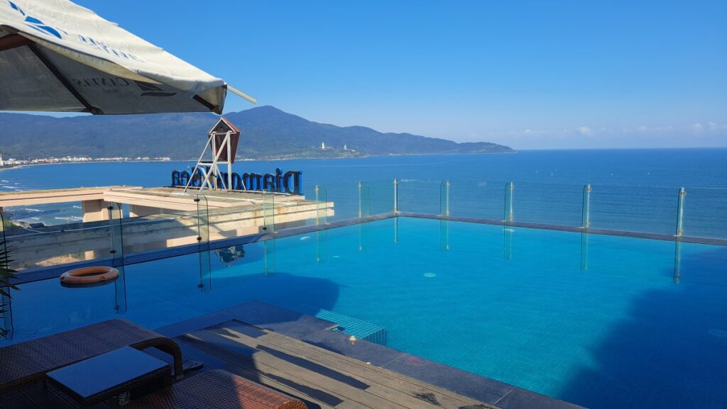 ルーフトップのプール