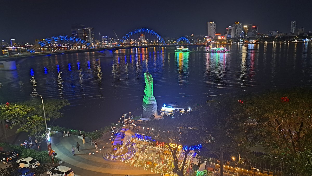 恋人の桟橋（水を吐く龍）からドランブリッジまでを一緒に。