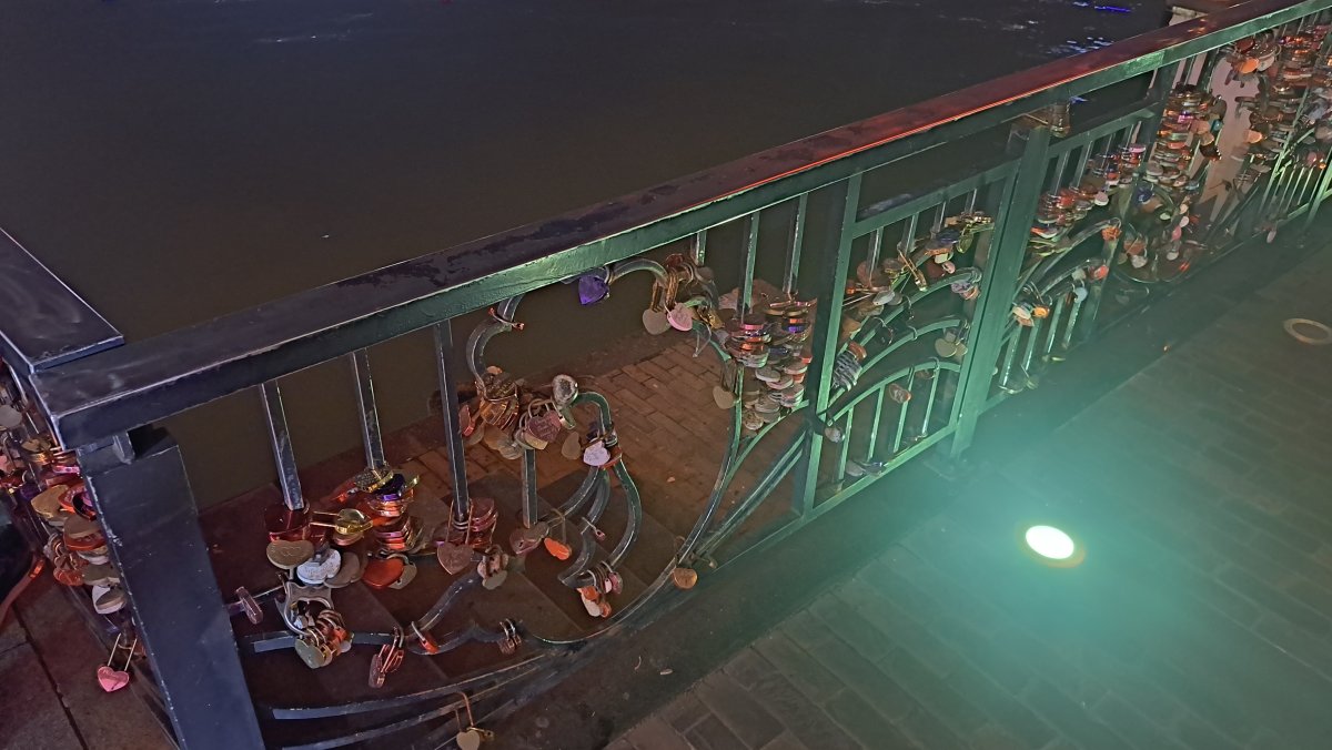 永遠の愛を誓う恋人たちの錠