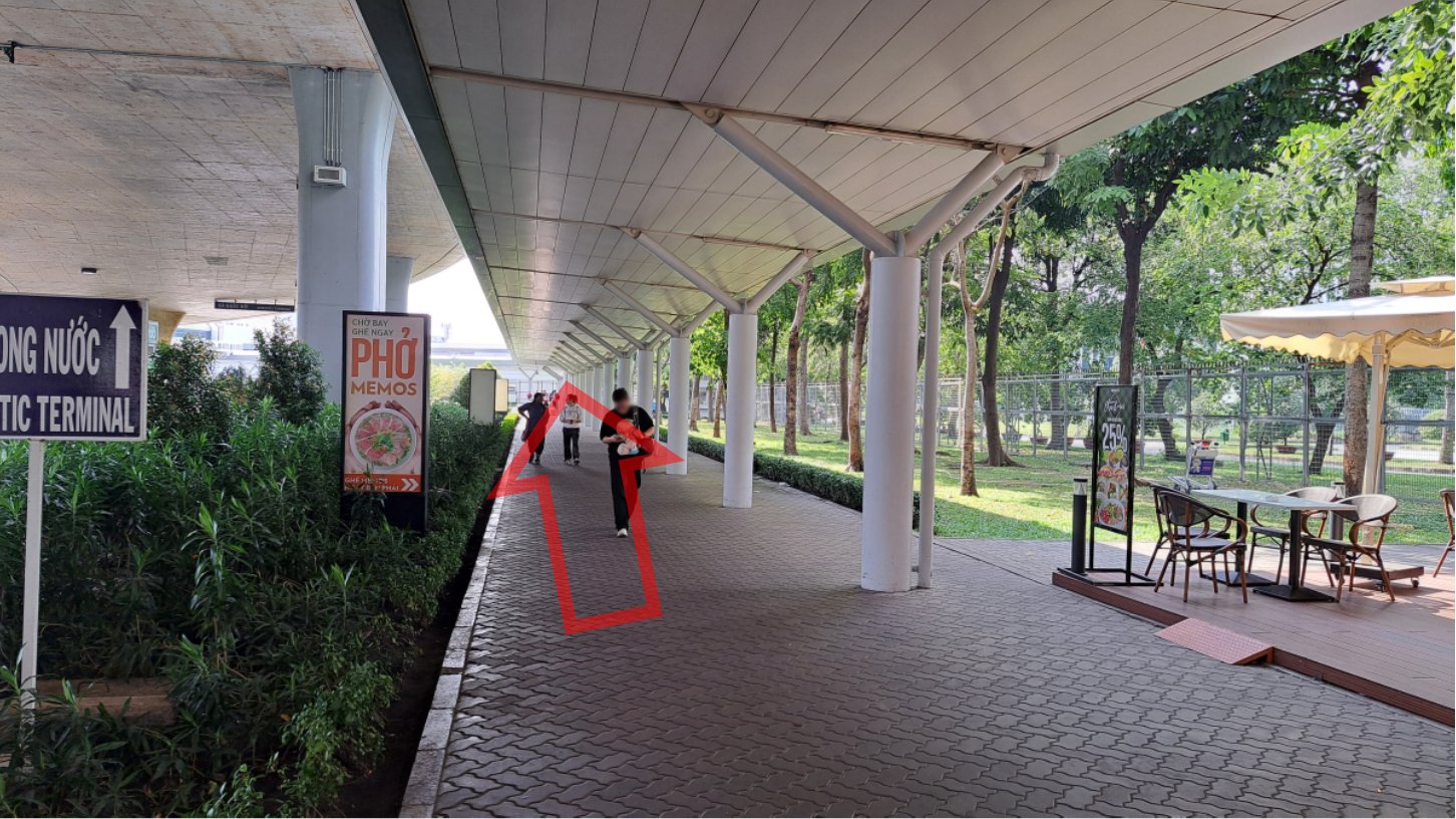 タムソンニャッ国際空港から国内線ターミナルへの移動