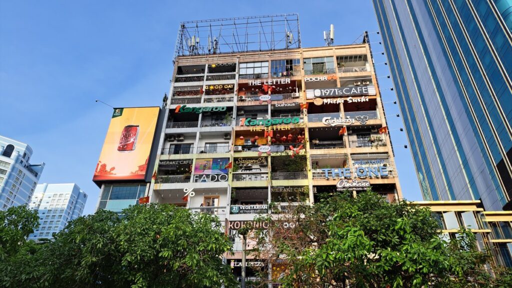 カフェアパートメント全景