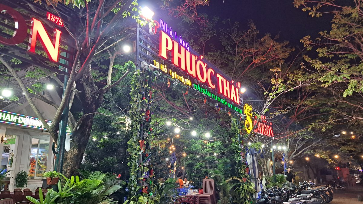 地元ローカルレストラン「PHUOC THAI 」