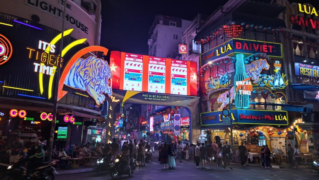 2026年2月撮影、テト（旧正月）直前のブイビエンはいつも以上に大混雑