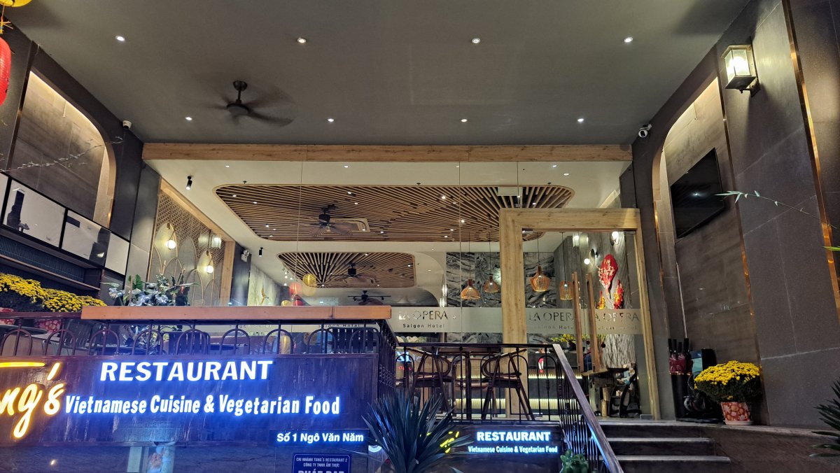 ラ オペラ サイゴン ホテルの外観