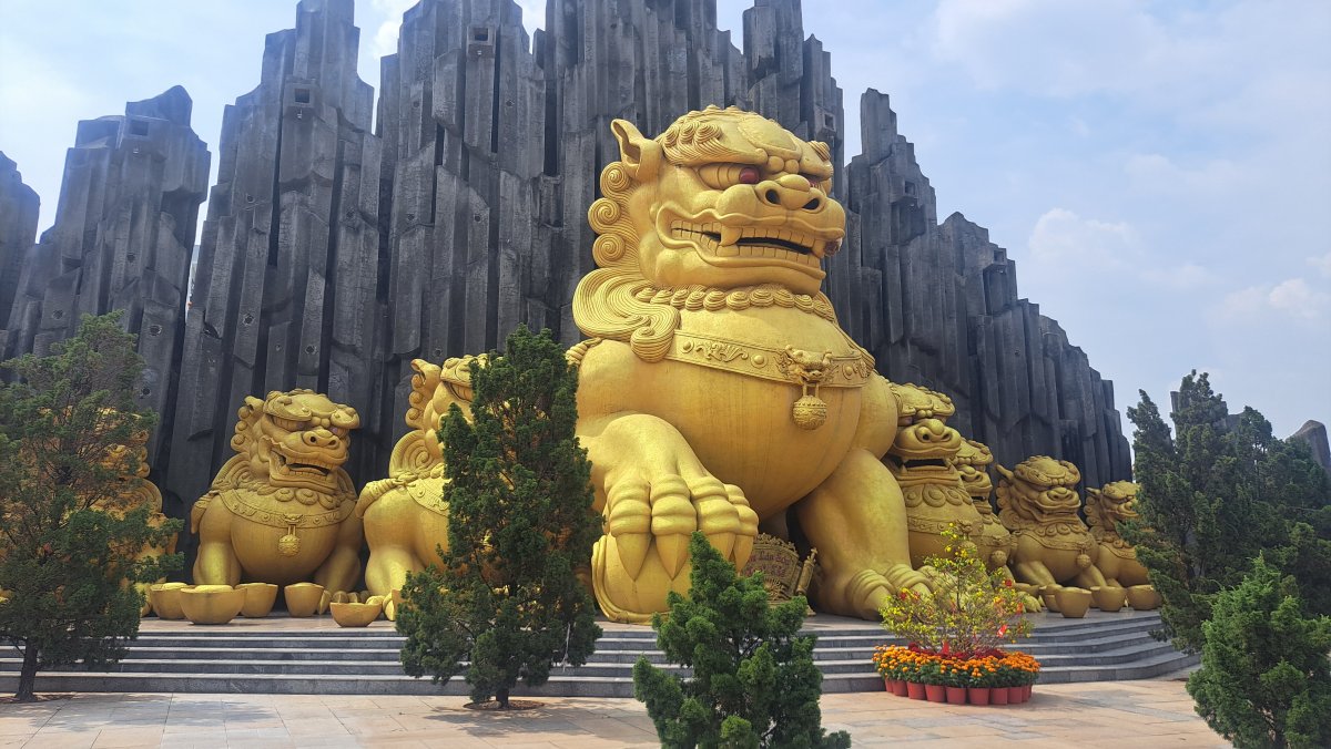 スイティエン公園の意味不明な像、モニュメント