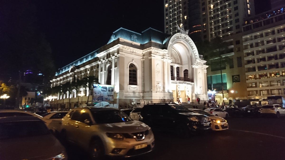 誰もが見る最初の夜景「オペラハウス」