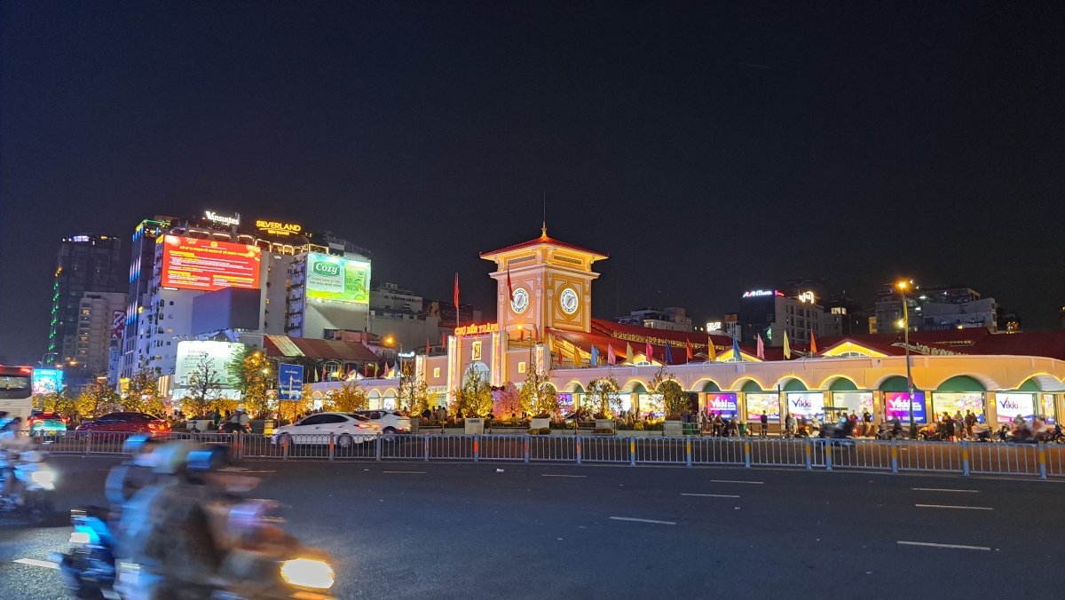 「ベンタイン市場」の夜