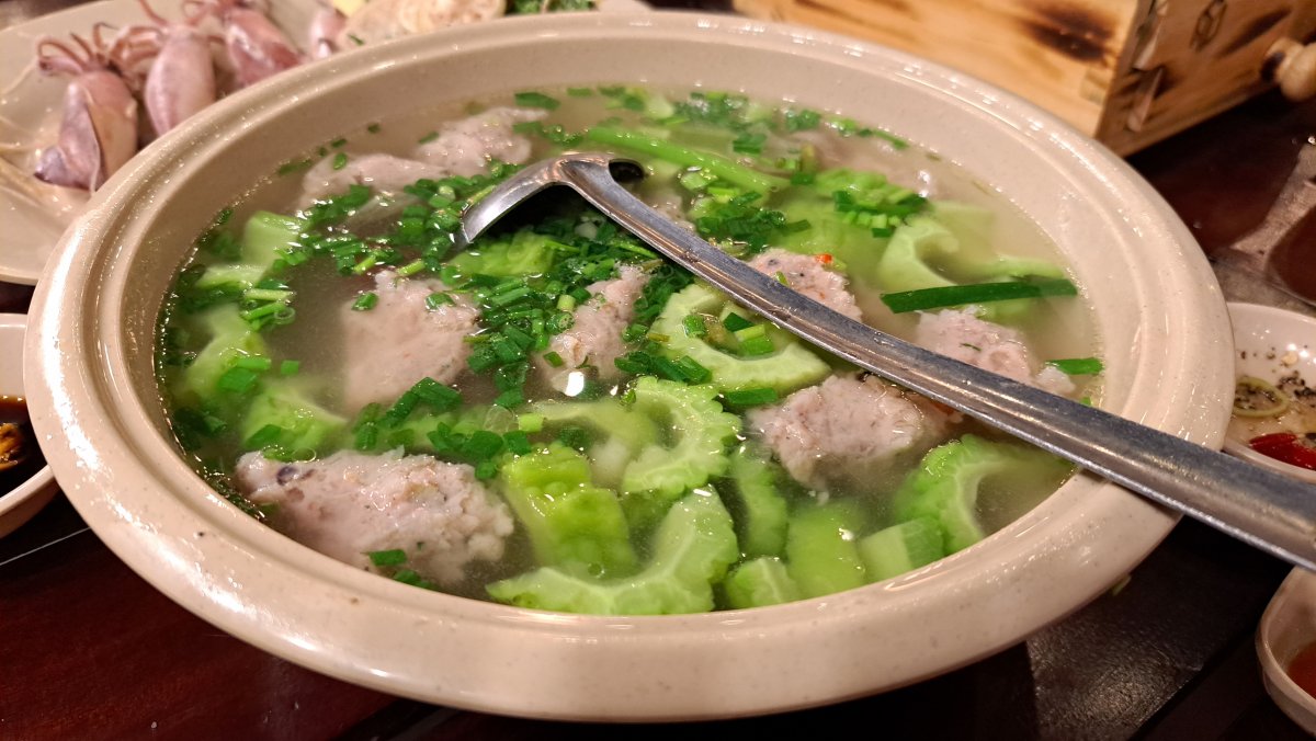 ゴーヤとつみれ鍋