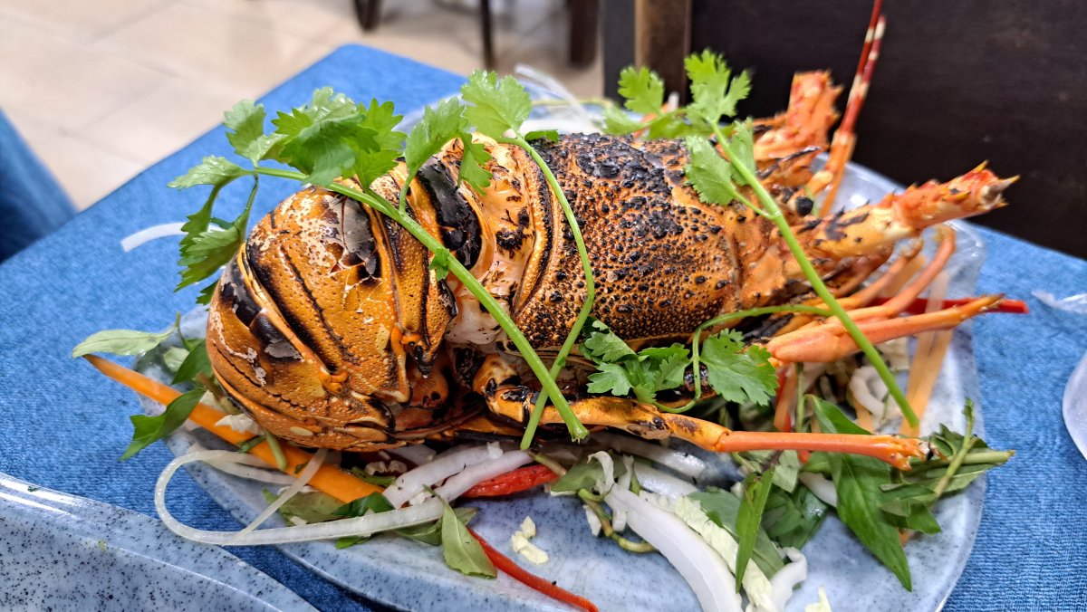 殻付きのロブスター焼き