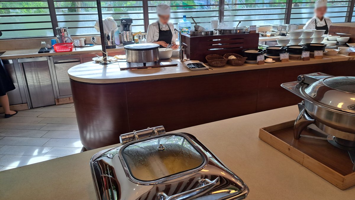 ブッフェスタイルの朝食