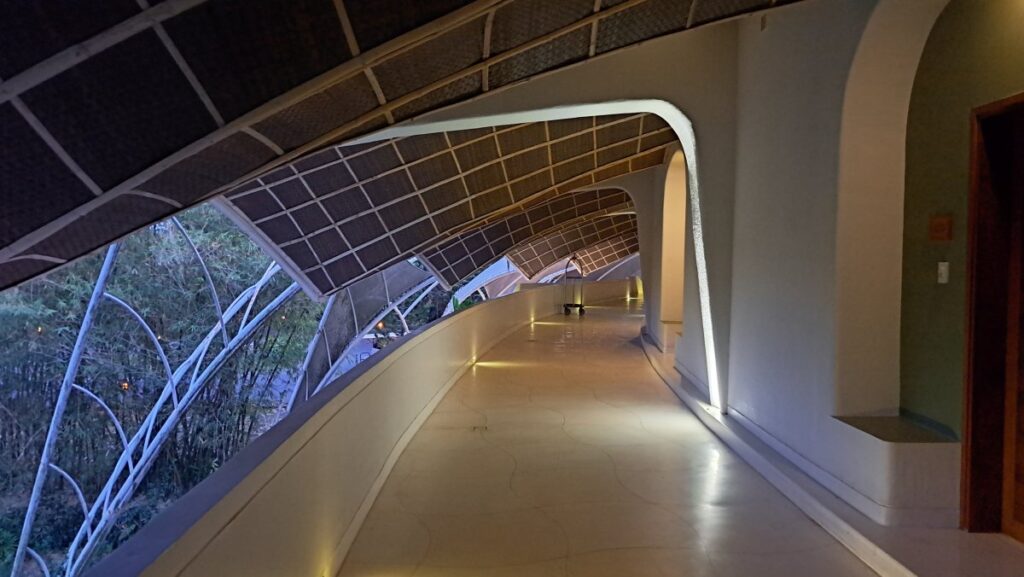 ホテル内の通路