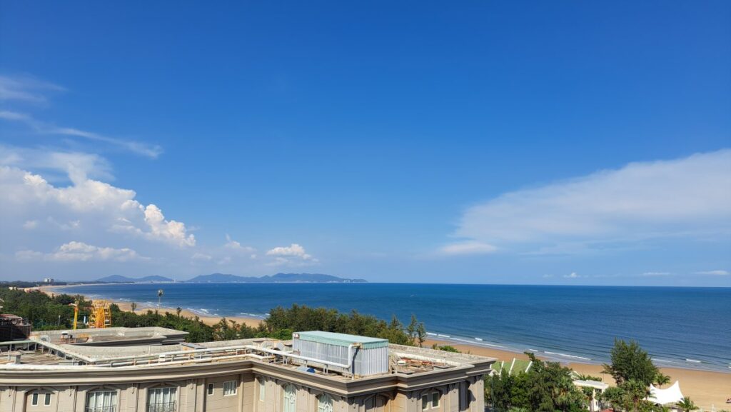 「インペリアルホテル」から見る海岸線