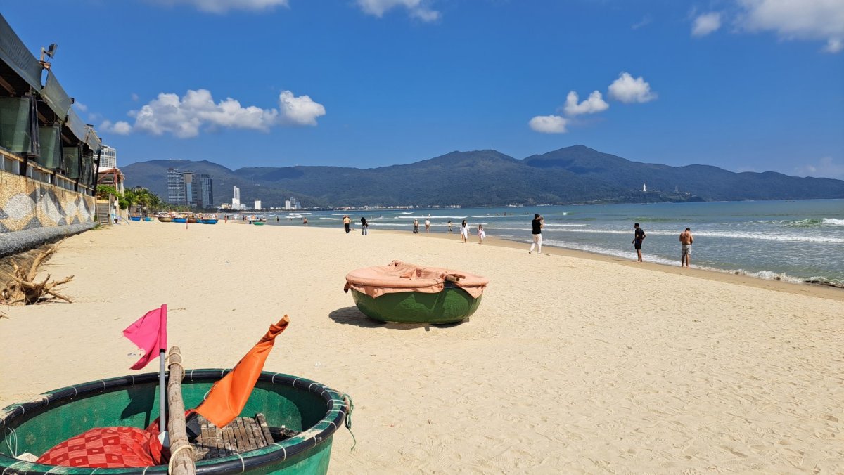 美しい白浜、ミーケビーチ