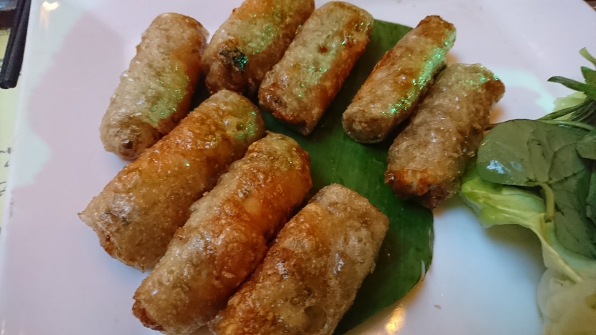 コム・ニュウ・サイゴンの揚げ春巻き