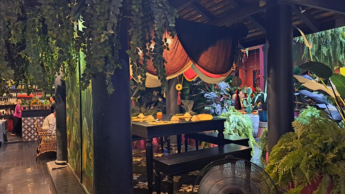 ニャーハンゴンの店内