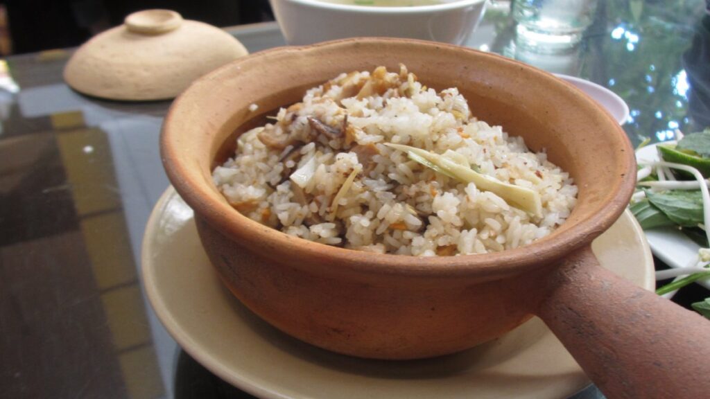 コム・ニュウ（ベトナム風炊き込みご飯）