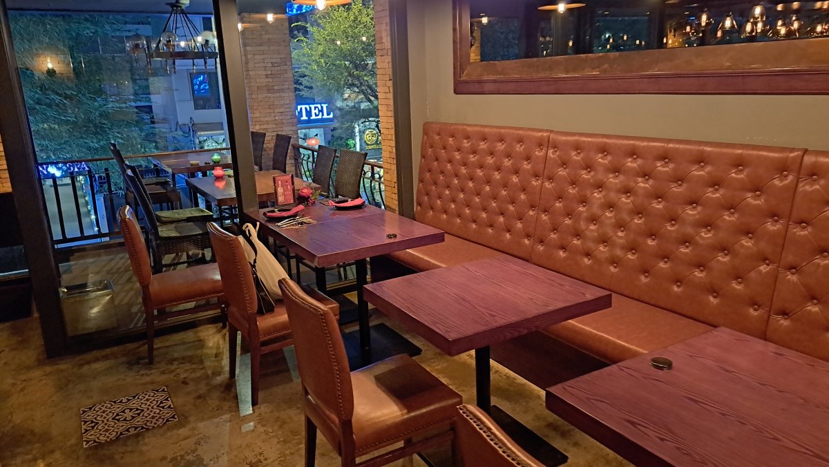 「IL CORDA」の店内、テラス席