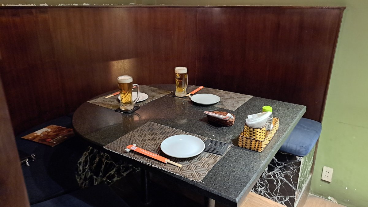 グループやデートでも使いやすい2階席・半個室
