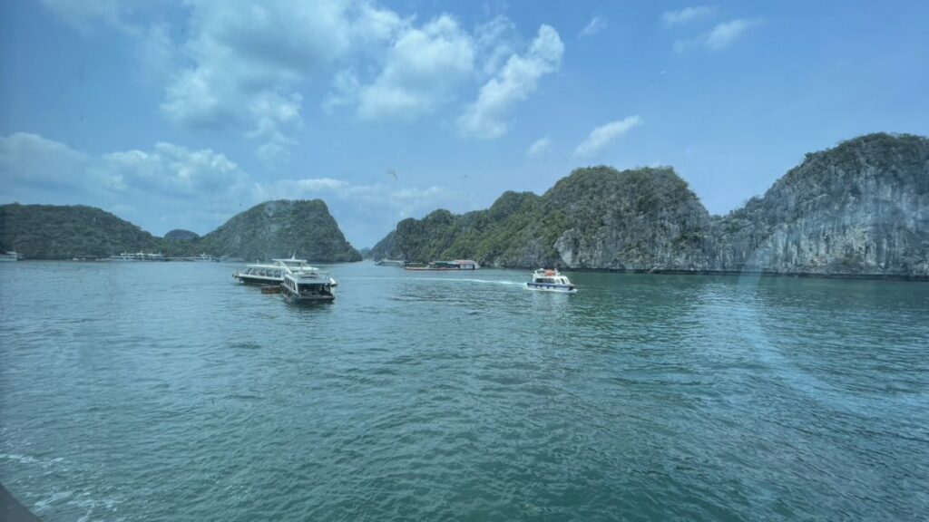 ハロン湾