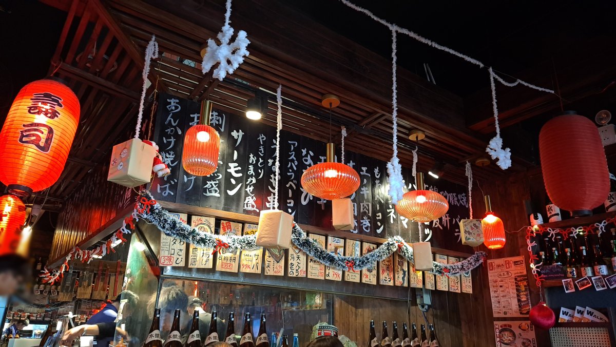 居酒屋「海(Umi Izakaya)」の店内