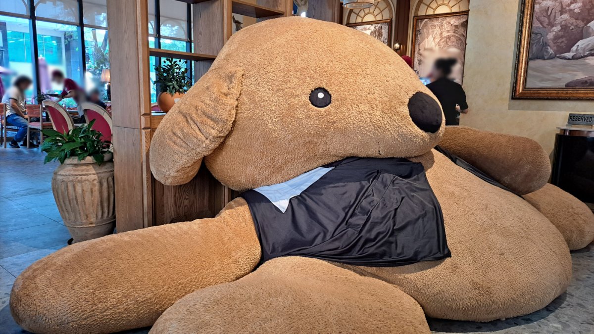 店内にあるでっかいぬいぐるみ