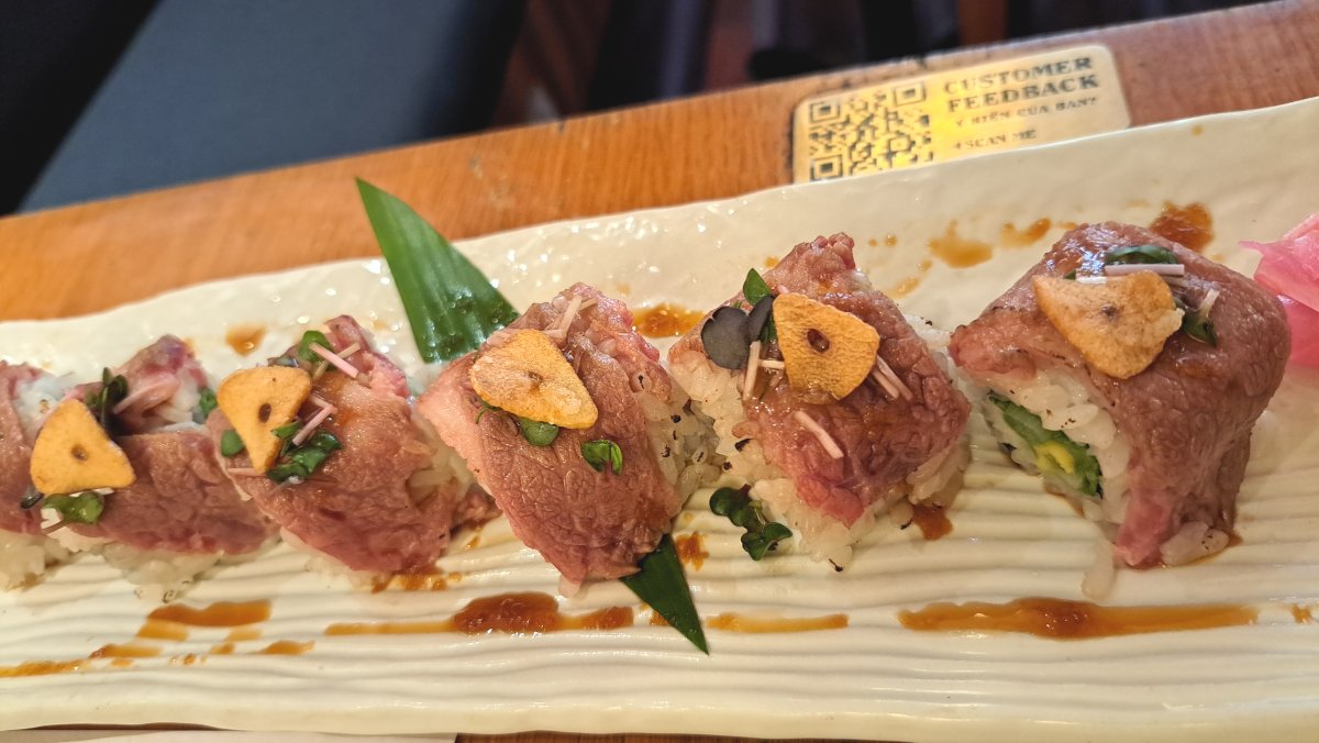 ロール肉寿司