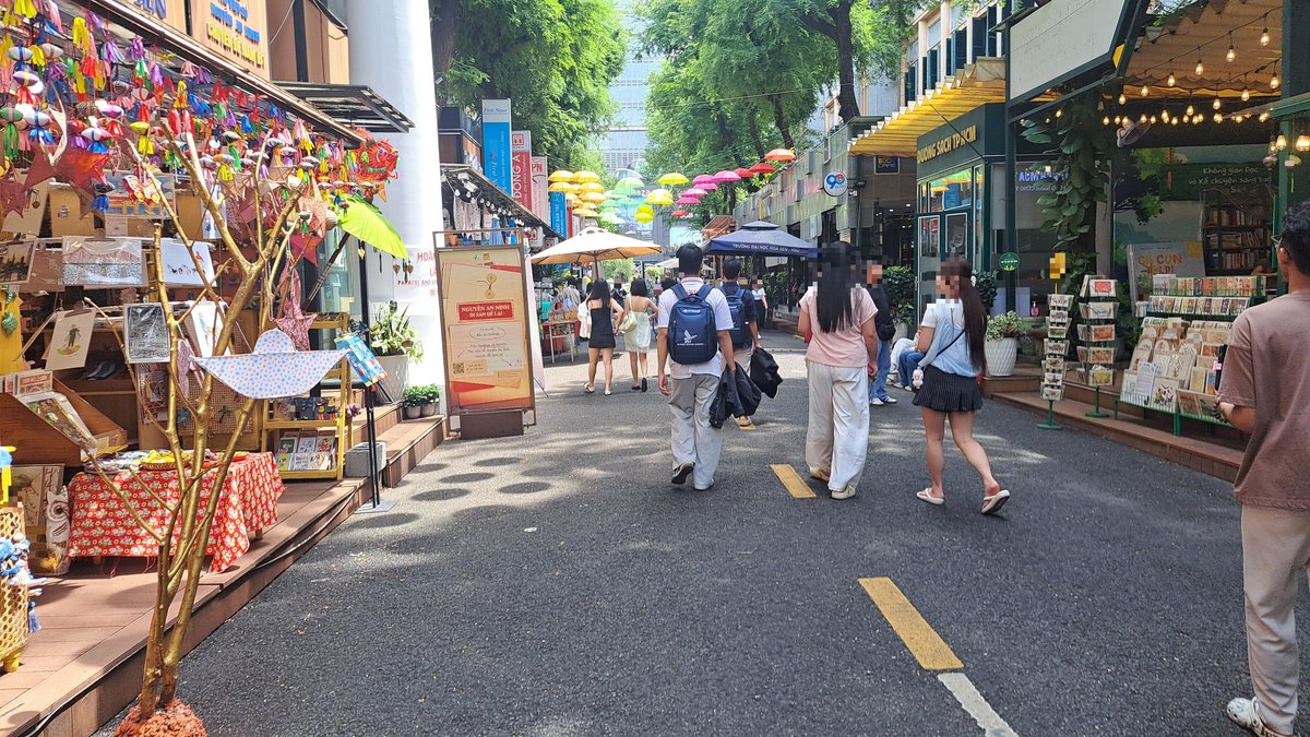 ブックストリートの本屋と雑貨が並ぶ通り