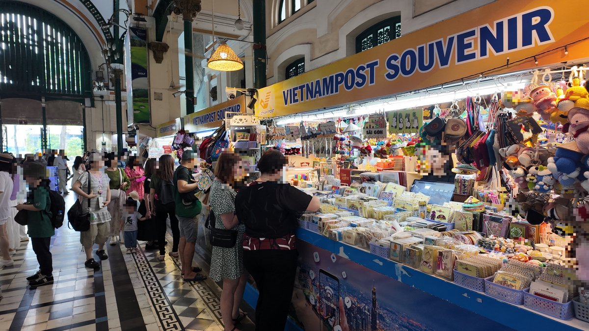 サイゴン中央郵便局内のVIETNAMPOSTお土産コーナー