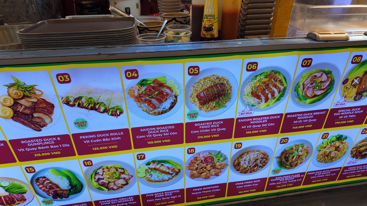 メニュー看板のローストダック炒飯（Roasted Duck Fried Rice）