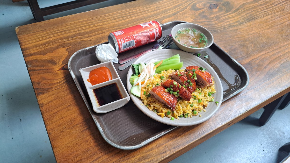 ローストダック炒飯とコーラのランチ