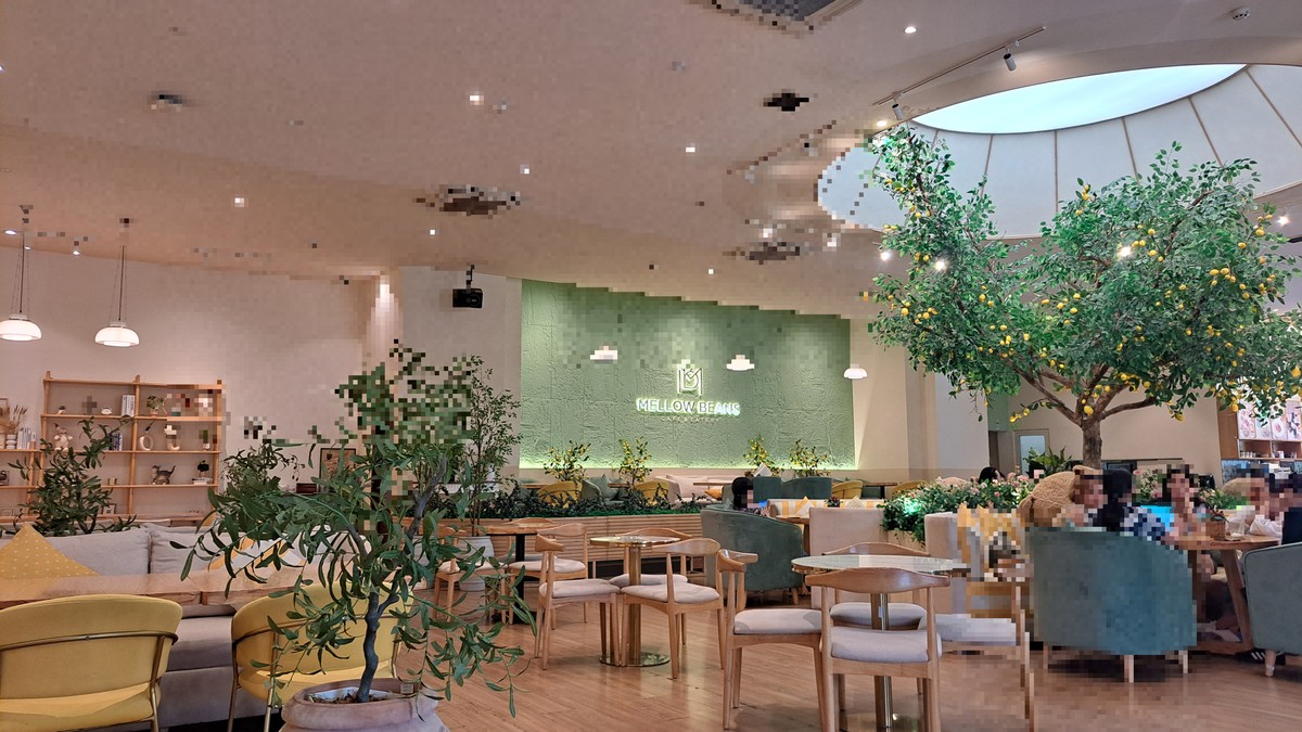 店内のMELLOW BEANS看板とレモンツリーゾーン