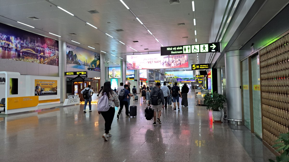 ダナン空港国内線ターミナルの到着コンコース