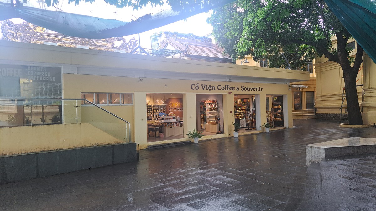 Cổ Viện Coffee & Souvenirのお土産ショップ外観