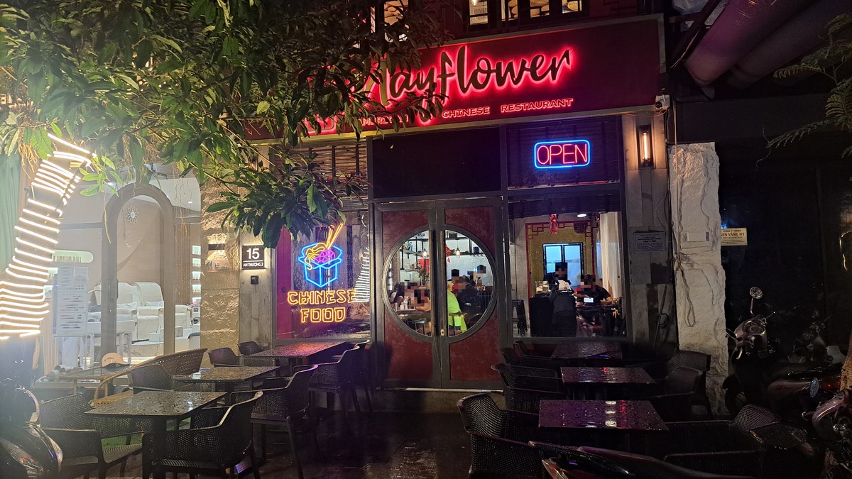 An ThuongにあるRed Flower American Chinese Restaurantの外観