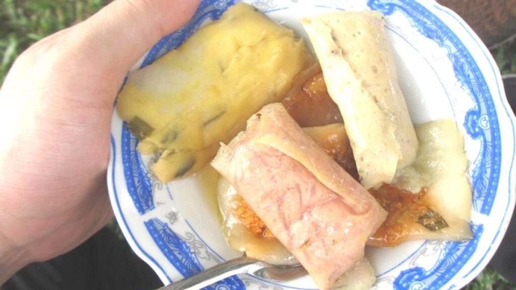 フエの公園で食べた地元のご飯