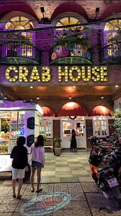 CRAB HOUSE