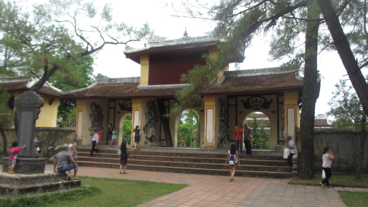 王宮や寺院を観光