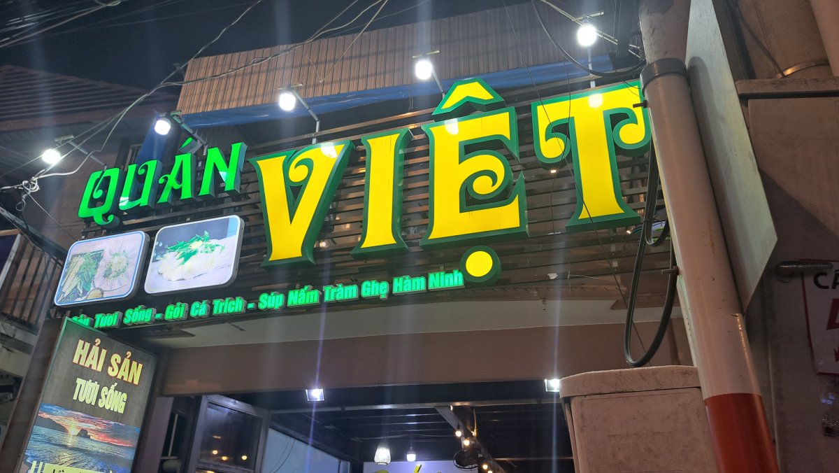 Quán Việt