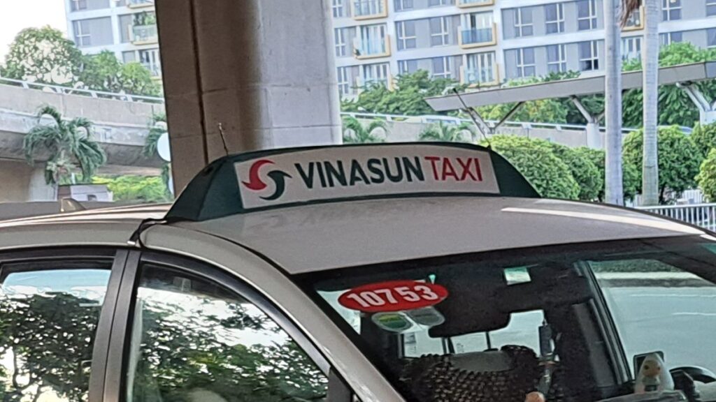 車上のランプ（タクシーマーク）「VINASUN TAXI」