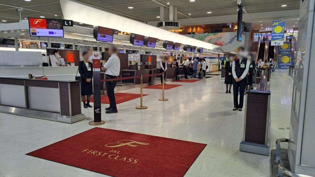 羽田空港チェックインカウンター