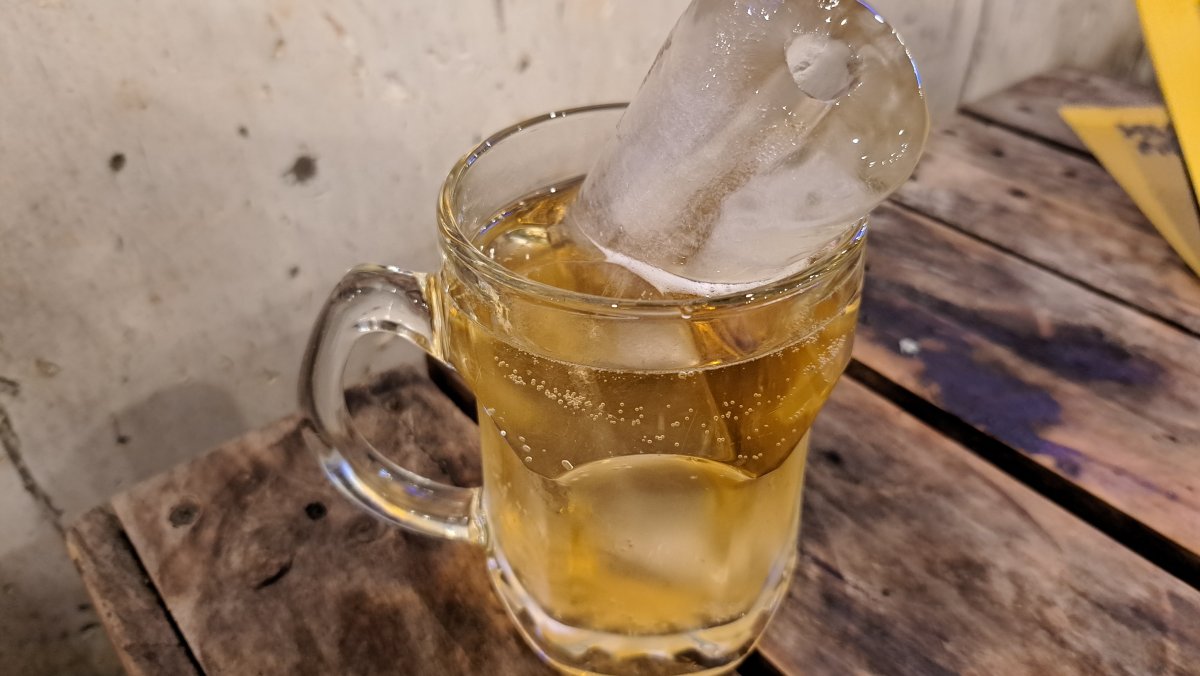 氷をぶっ刺すビール