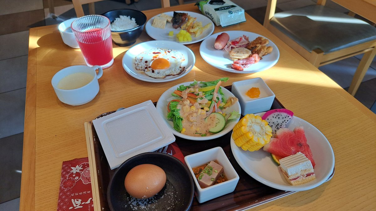 朝食盛り付け例