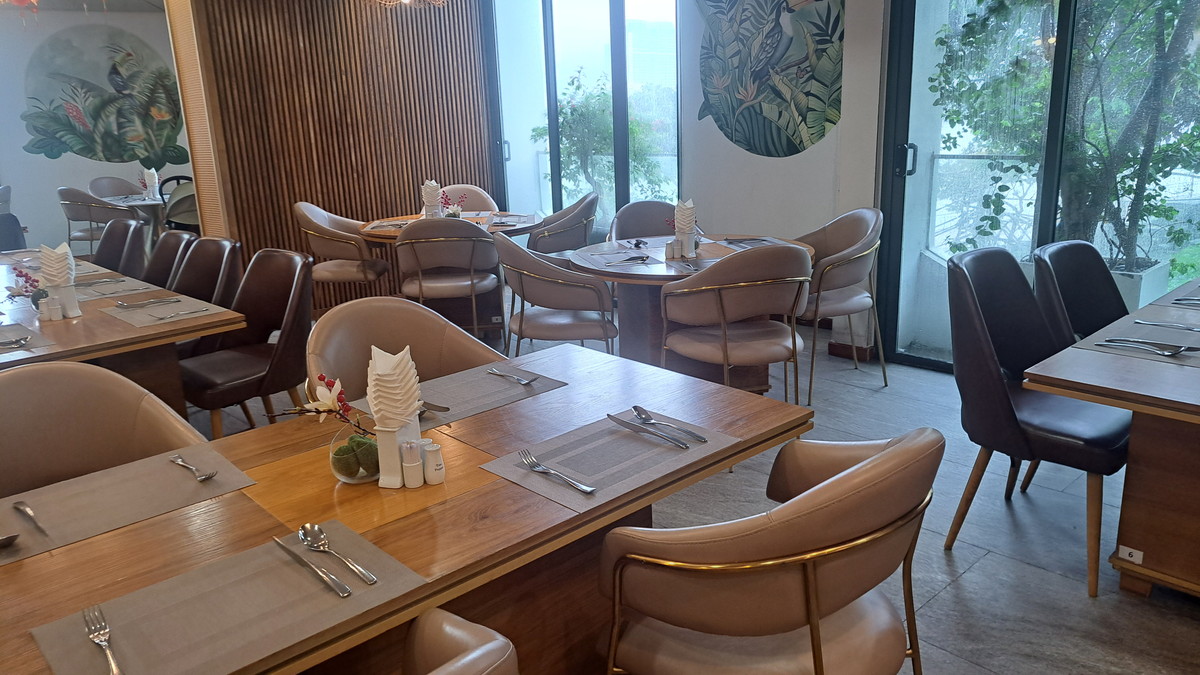 朝食会場の席