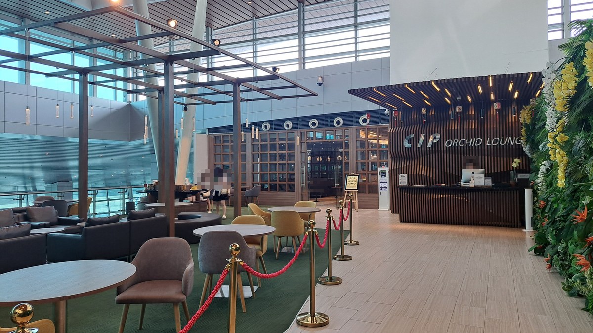 「CIP Orchid Lounge」の受付